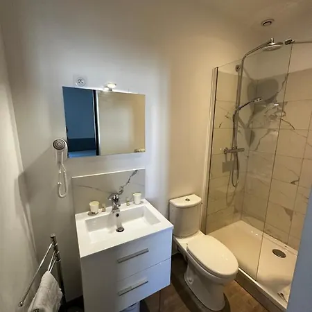 Le Bar Restaurant Hotel