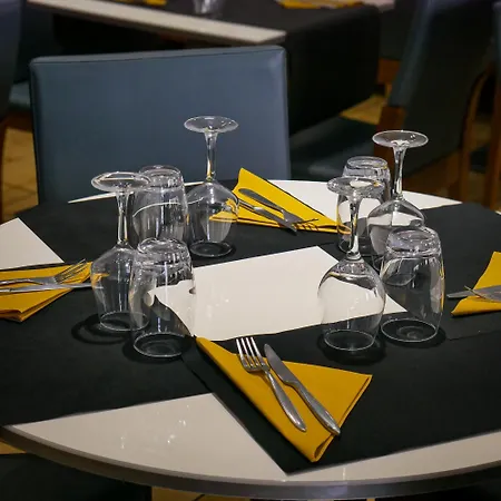 Le Bar Restaurant Hotel