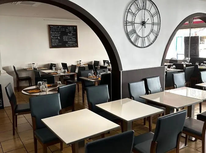Le Bar Restaurant Hotel