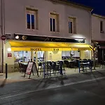 Le Bar Restaurant Hotel