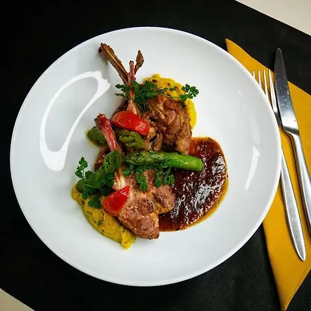 Le Bar Restaurant فندق