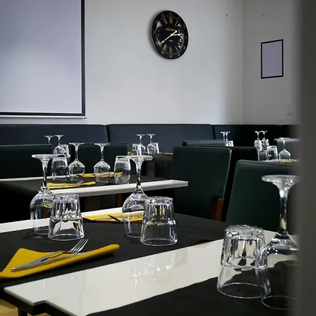 فندق Le Bar Restaurant بالاروك ليه بان