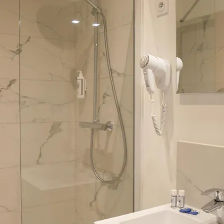 فندق Le Bar Restaurant 2*