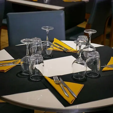 Le Bar Restaurant فندق