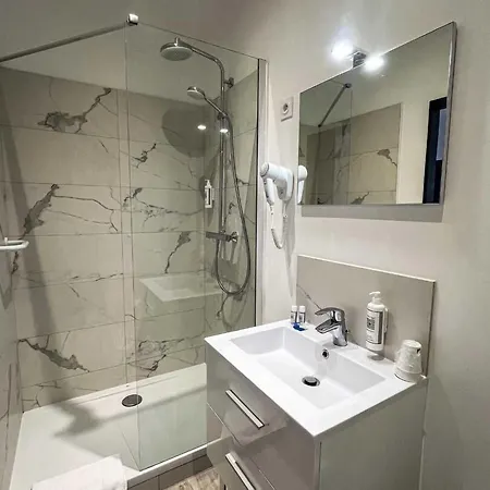 Le Bar Restaurant 2* بالاروك ليه بان