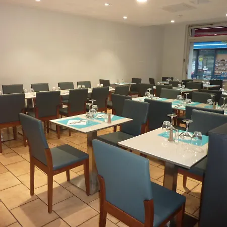 Le Bar Restaurant فندق بالاروك ليه بان